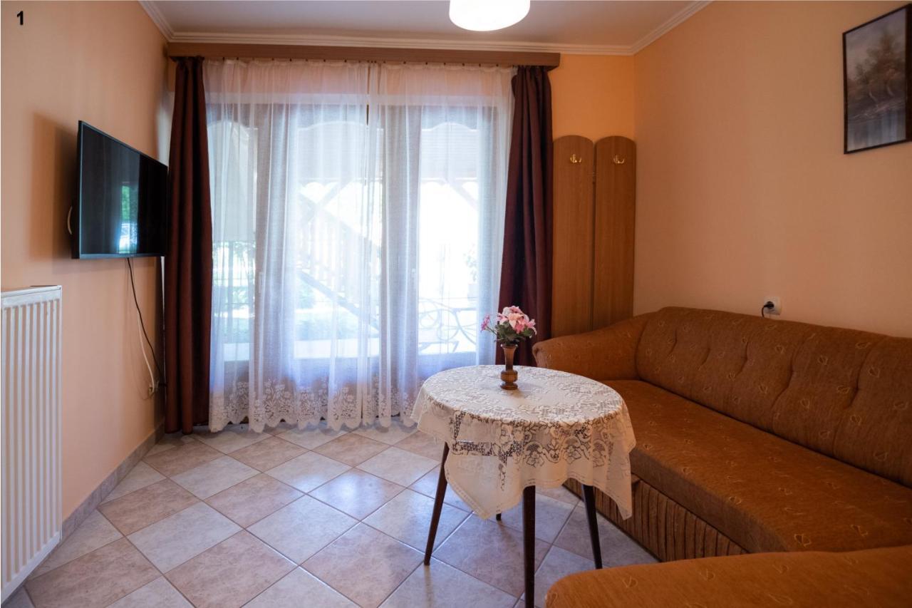 Akacfa 13 Apartman ซาลาคาโรส ภายนอก รูปภาพ