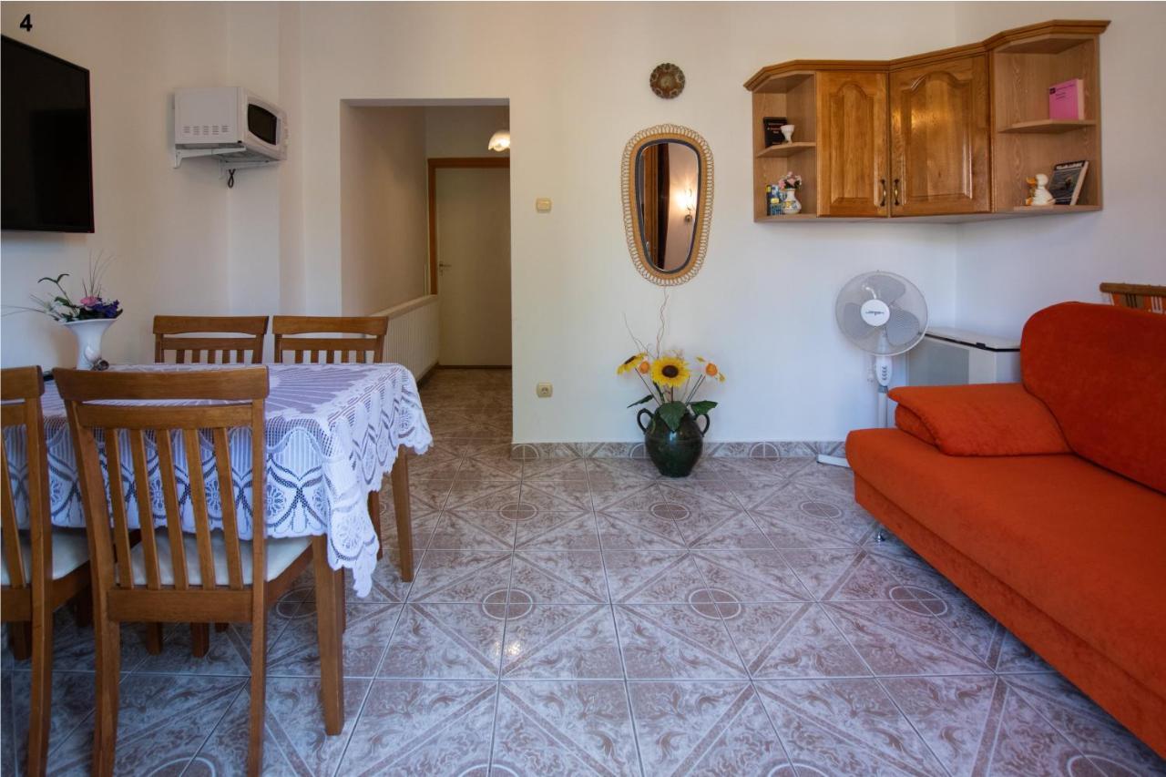 Akacfa 13 Apartman ซาลาคาโรส ภายนอก รูปภาพ